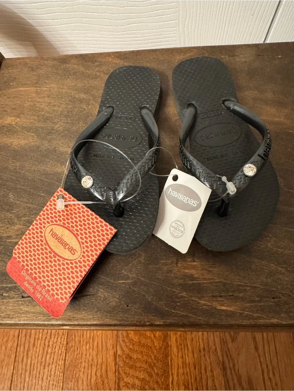 NWT- Havaianas Slim Logo Flip Flops